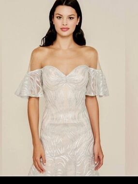 Tadashi Shoji Ivory Sequin Cocktail Dress. Size 12/Large. NWT